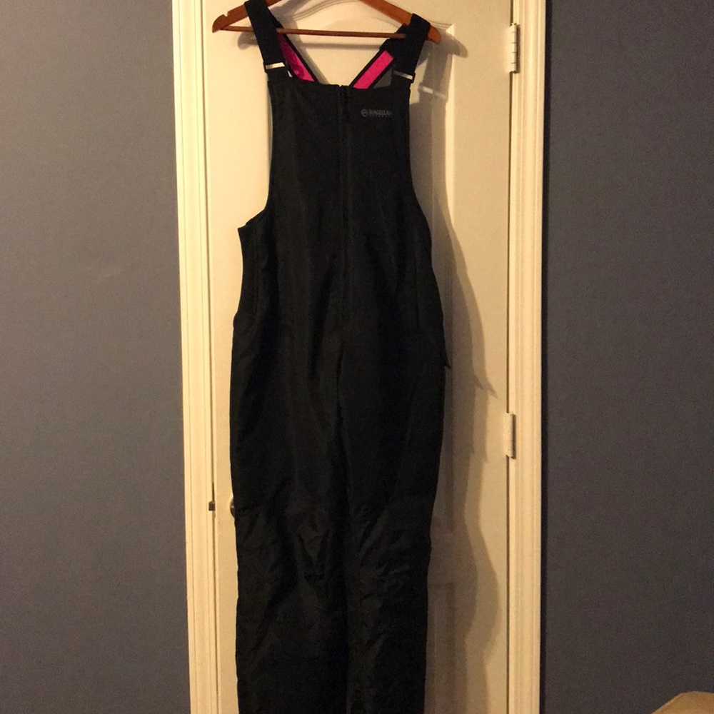 Black snow bib